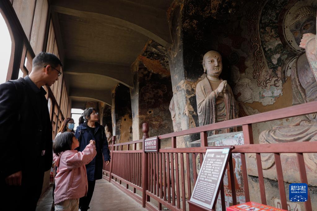 麦积山石窟旅游人气旺